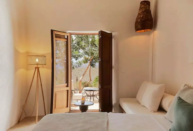 ホテル Equilicuá