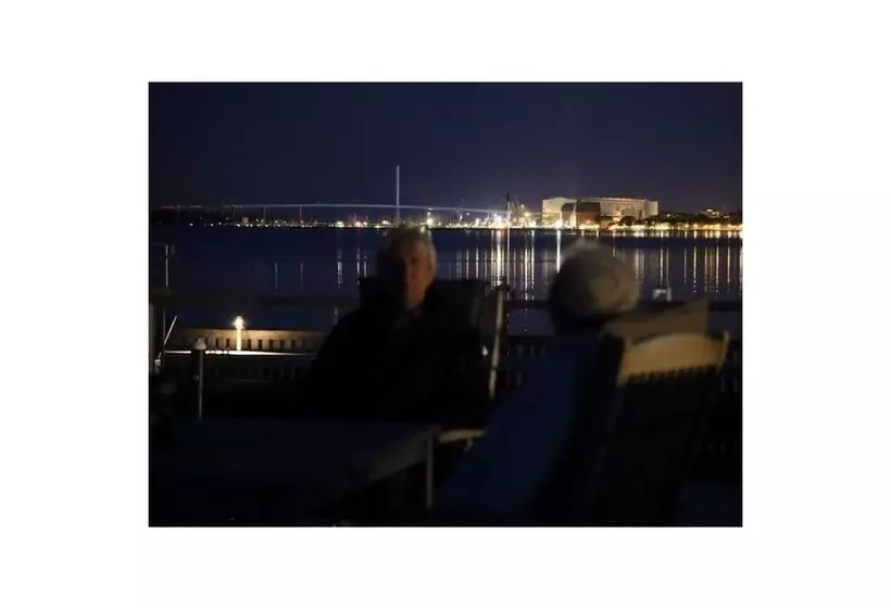 هتل Houseboat Liliput Comfortable Holiday Residence