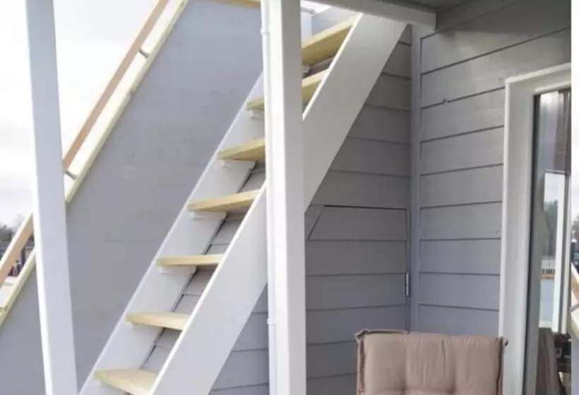 هتل Houseboat Liliput Comfortable Holiday Residence