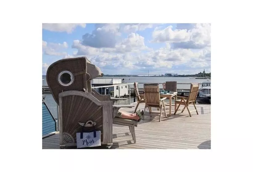 هتل Houseboat Liliput Comfortable Holiday Residence