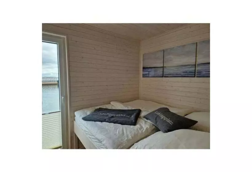 هتل Houseboat Liliput Comfortable Holiday Residence