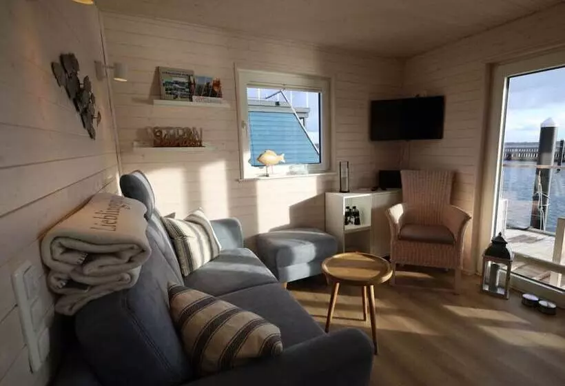 هتل Houseboat Liliput Comfortable Holiday Residence