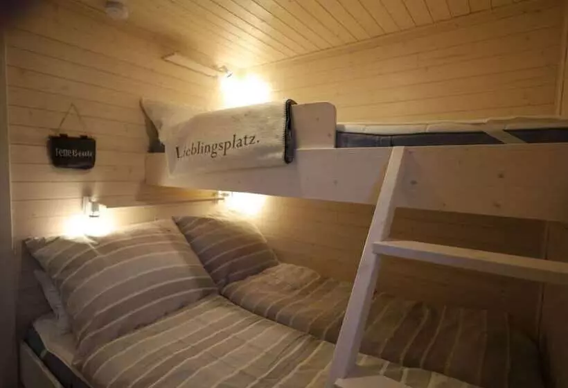 هتل Houseboat Liliput Comfortable Holiday Residence