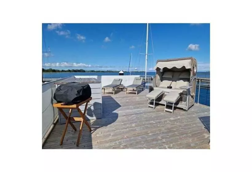 هتل Houseboat Liliput Comfortable Holiday Residence