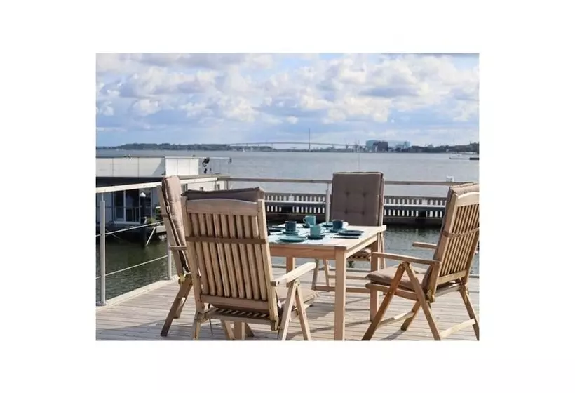 هتل Houseboat Liliput Comfortable Holiday Residence