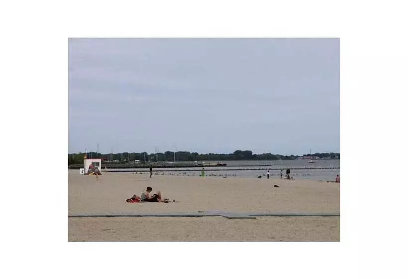 هتل Houseboat Liliput Comfortable Holiday Residence