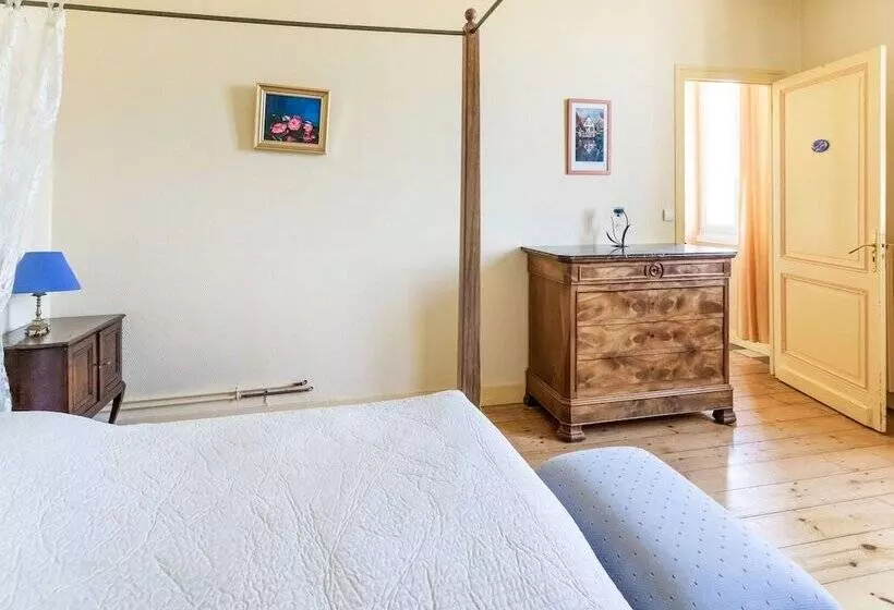 Hotelli Lovely Chateau 25 Min From Bordeaux