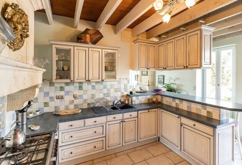 Отель Lovely Chateau 25 Min From Bordeaux