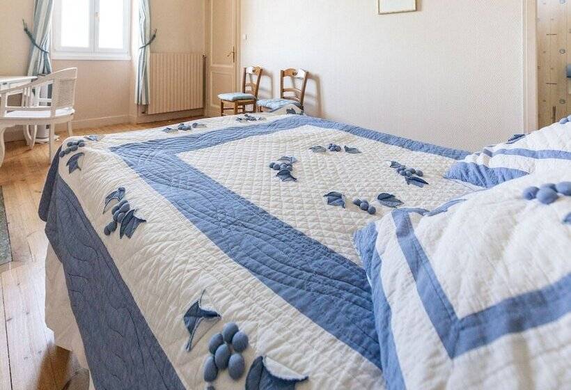 Отель Lovely Chateau 25 Min From Bordeaux