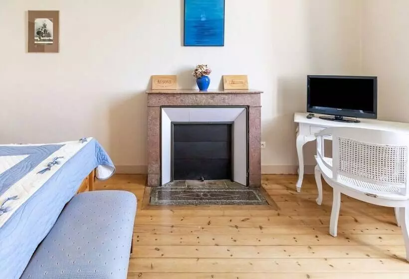 Hotelli Lovely Chateau 25 Min From Bordeaux