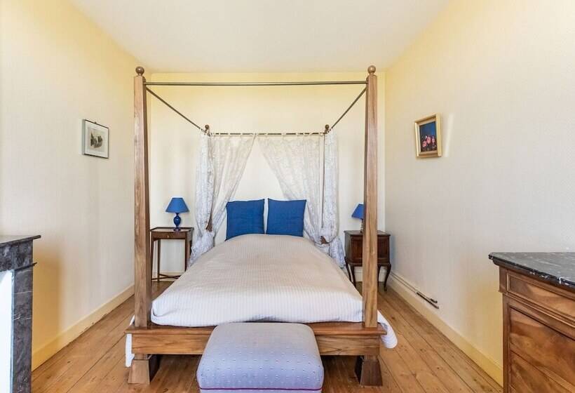 Отель Lovely Chateau 25 Min From Bordeaux