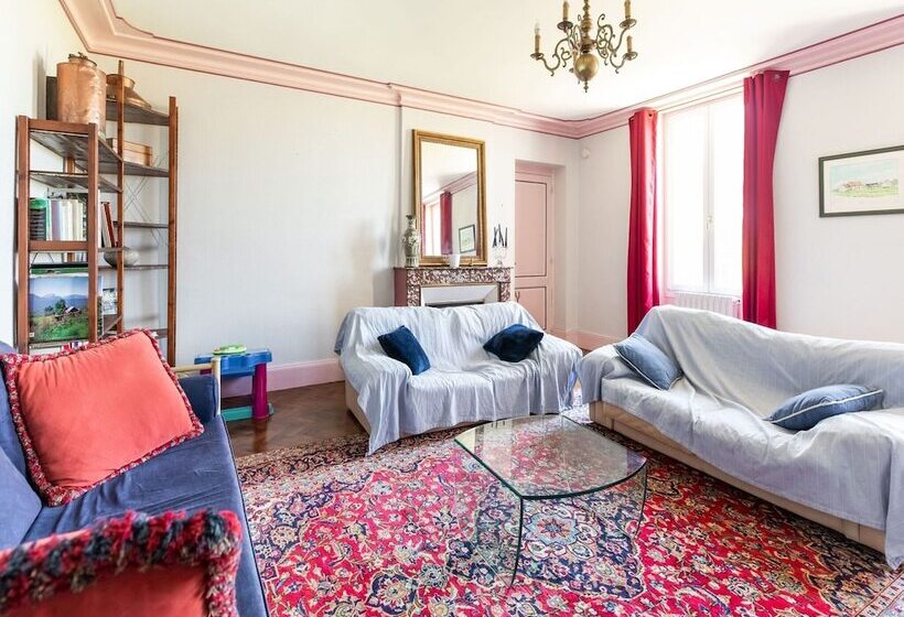 Отель Lovely Chateau 25 Min From Bordeaux