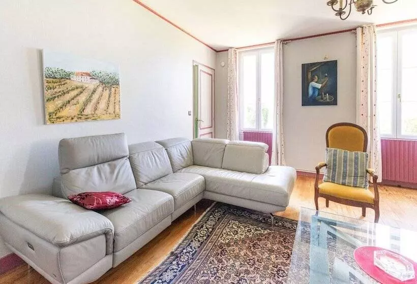 Hotelli Lovely Chateau 25 Min From Bordeaux