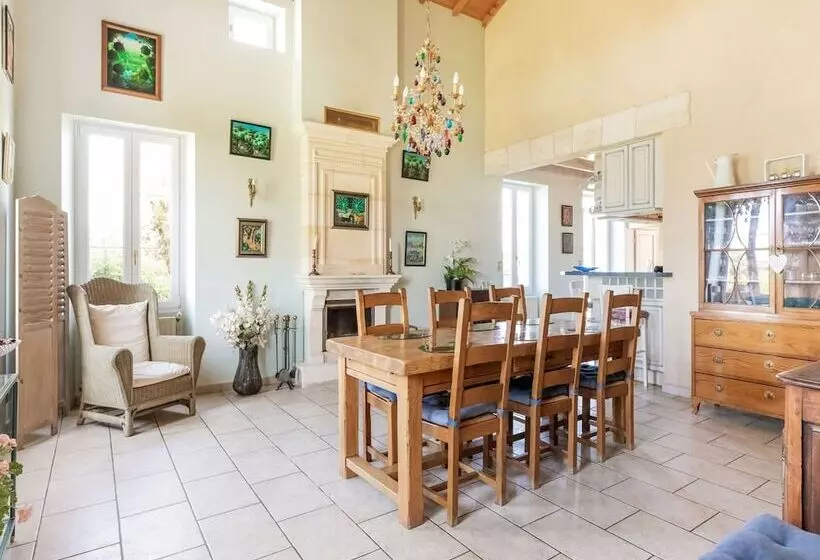 Hotelli Lovely Chateau 25 Min From Bordeaux