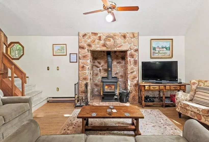 Hygge Home By Avantstay Deck For Outdoor Living, Fire Pit, Game Table