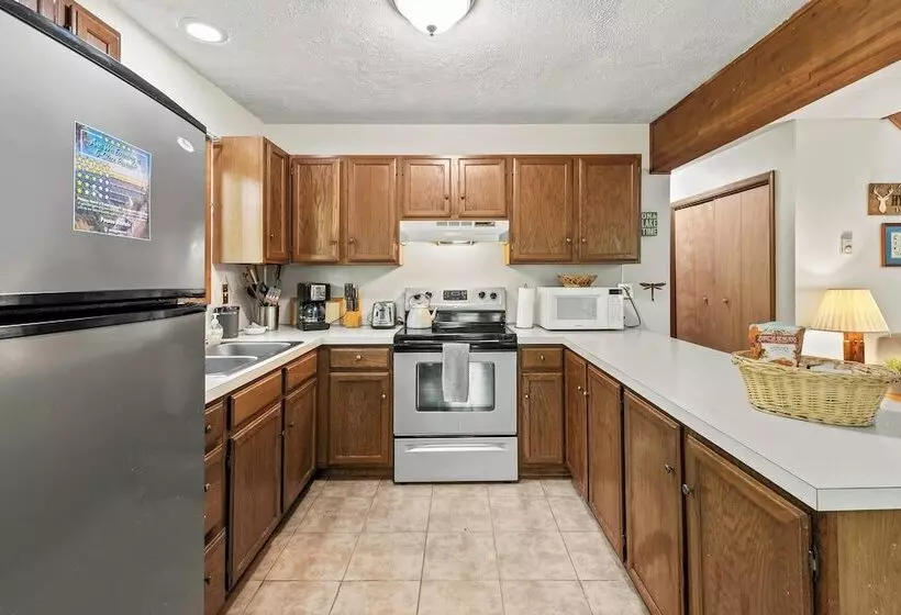 Hygge Home By Avantstay Deck For Outdoor Living, Fire Pit, Game Table