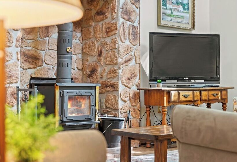 Hygge Home By Avantstay Deck For Outdoor Living, Fire Pit, Game Table