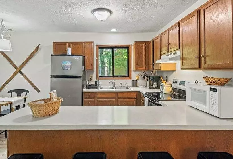 Hygge Home By Avantstay Deck For Outdoor Living, Fire Pit, Game Table