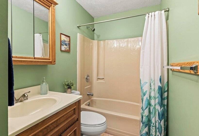 Hygge Home By Avantstay Deck For Outdoor Living, Fire Pit, Game Table