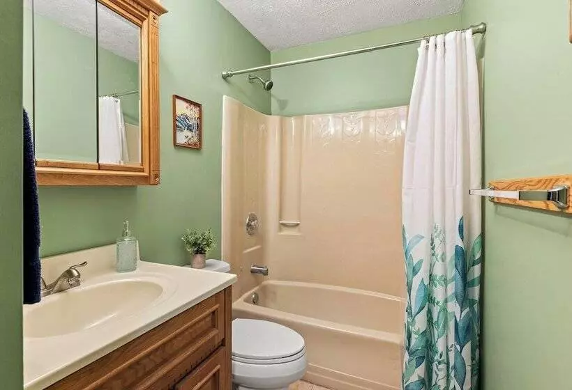 Hygge Home By Avantstay Deck For Outdoor Living, Fire Pit, Game Table