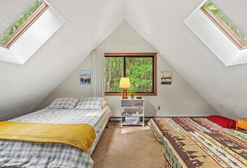 Hygge Home By Avantstay Deck For Outdoor Living, Fire Pit, Game Table