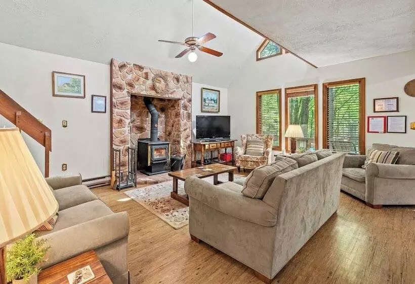 Hygge Home By Avantstay Deck For Outdoor Living, Fire Pit, Game Table