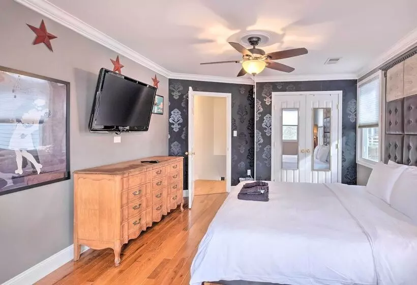 Ideally Located Dc Home W/ Pool Table & Patio