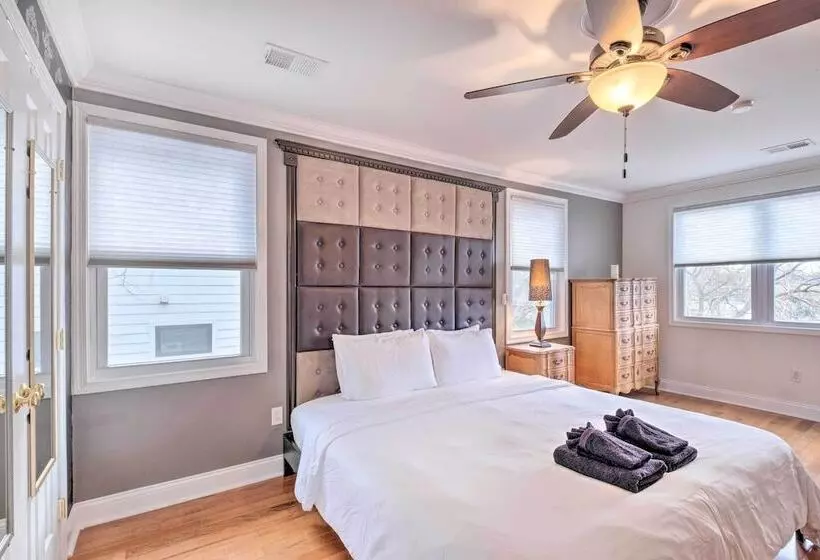 Ideally Located Dc Home W/ Pool Table & Patio