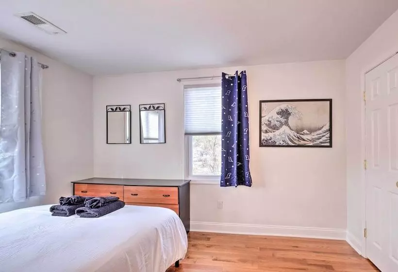 Ideally Located Dc Home W/ Pool Table & Patio