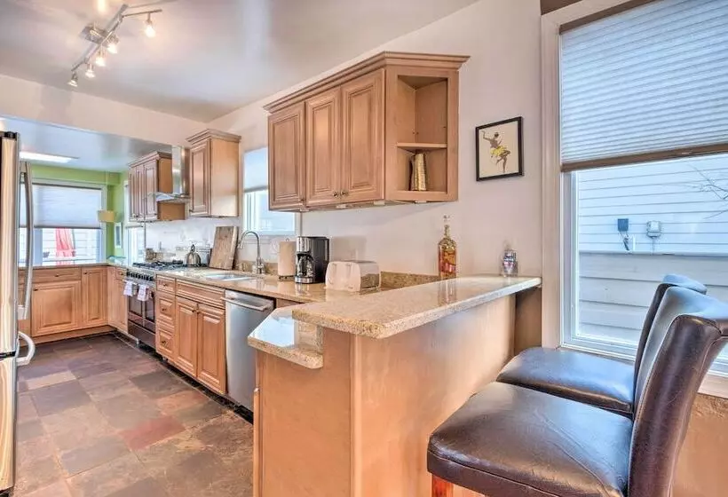 Ideally Located Dc Home W/ Pool Table & Patio