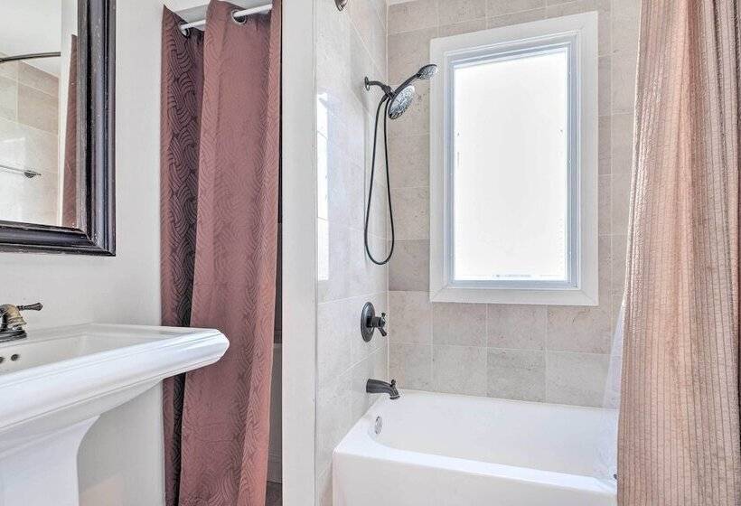 Ideally Located Dc Home W/ Pool Table & Patio