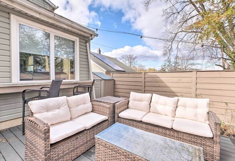 Ideally Located Dc Home W/ Pool Table & Patio