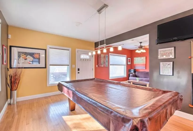 Ideally Located Dc Home W/ Pool Table & Patio