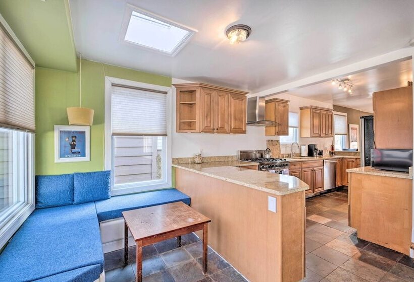 Ideally Located Dc Home W/ Pool Table & Patio