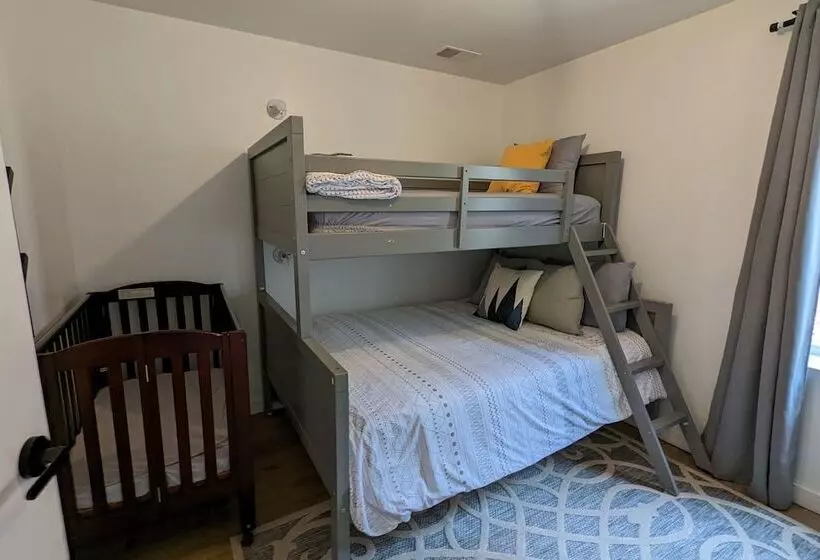 Lake Daze By Avantstay Lakefront W/ Modern Interior, Enclosed Porch & Hot Tub