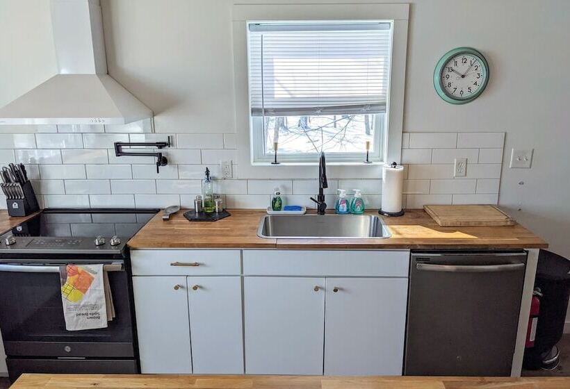 Lake Daze By Avantstay Lakefront W/ Modern Interior, Enclosed Porch & Hot Tub