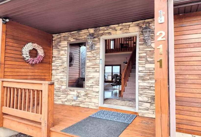 Lake View Retreat Avantstay Entertainer S Home Yard, Deck, Game Room