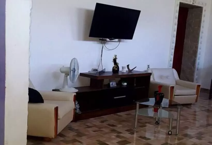 ペンション Casa Rodolfo Y Amarilis Holguin