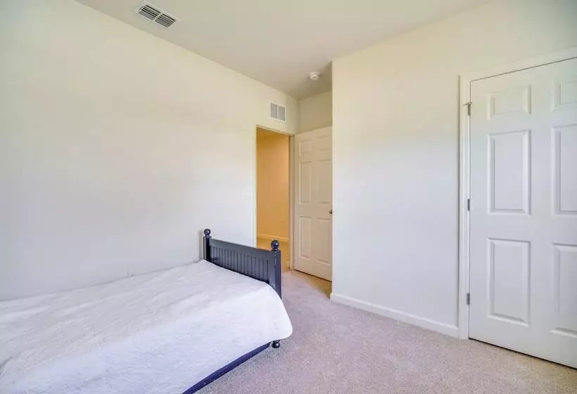 Pet Friendly Sebastian Retreat: 7 Mi To Beach!