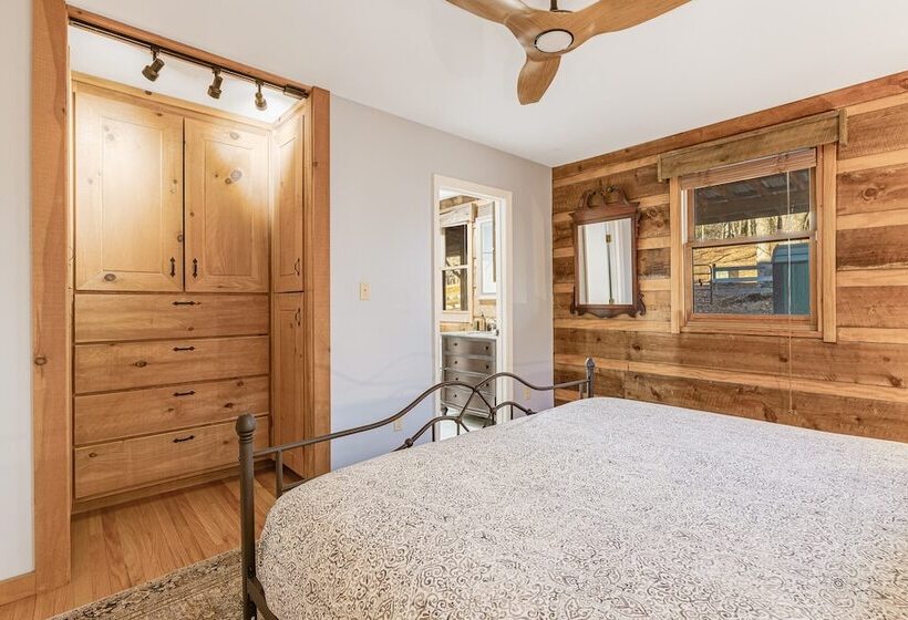 Red Cedar By Avantstay Cabin W/ Hot Tub + Views!