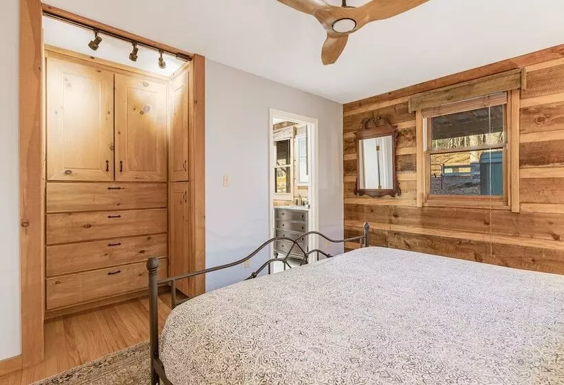 Red Cedar By Avantstay Cabin W/ Hot Tub + Views!