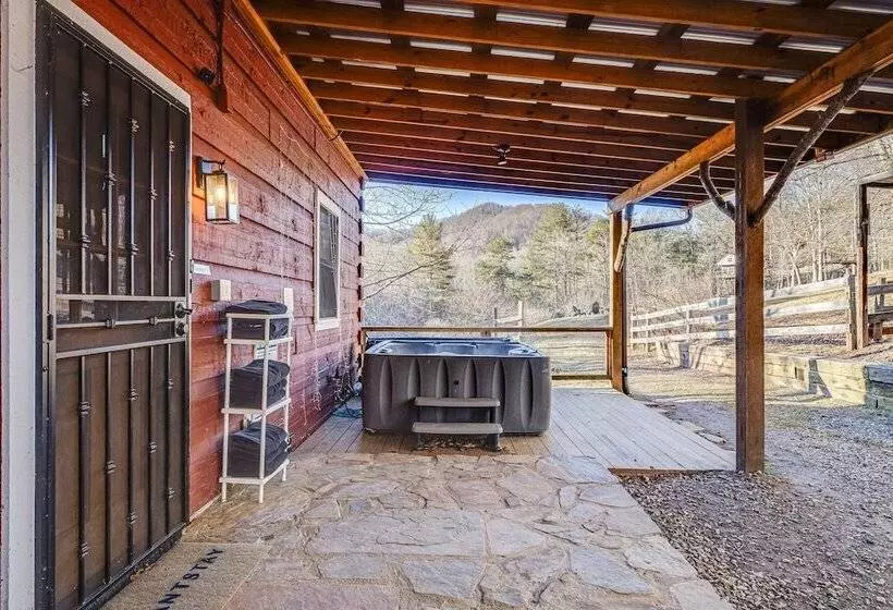 Red Cedar By Avantstay Cabin W/ Hot Tub + Views!