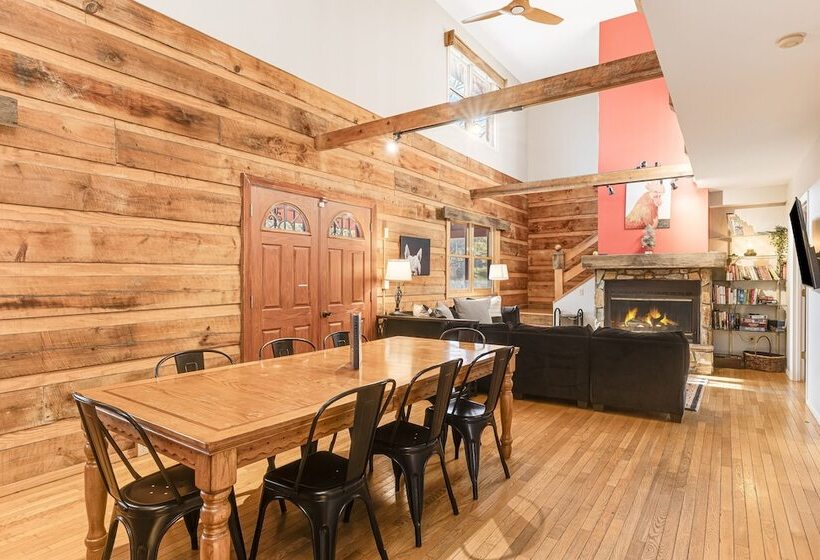 Red Cedar By Avantstay Cabin W/ Hot Tub + Views!