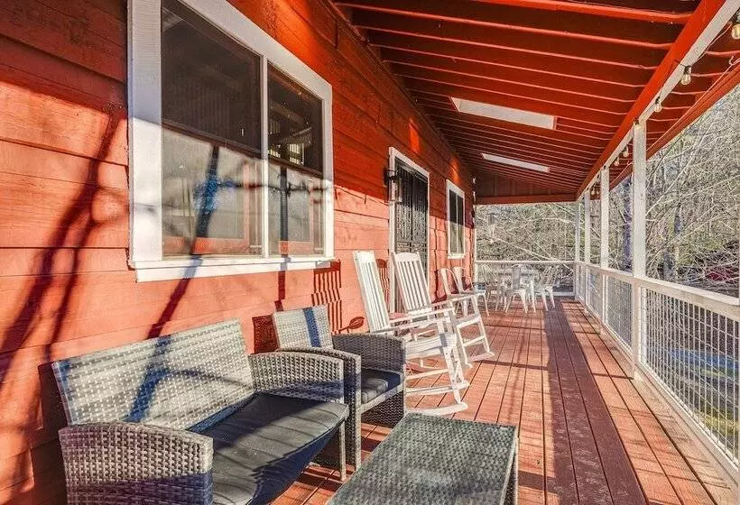 Red Cedar By Avantstay Cabin W/ Hot Tub + Views!