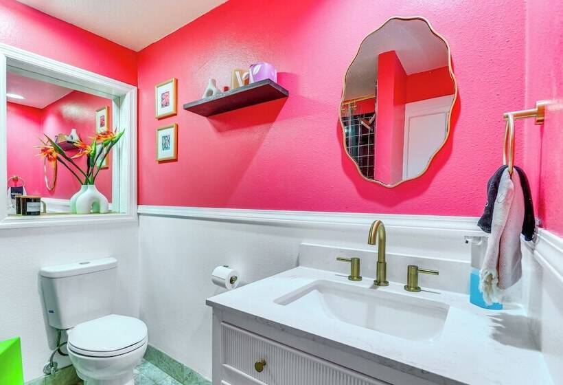 Retro Tropical Pensacola Home   3 Mi To Downtown!