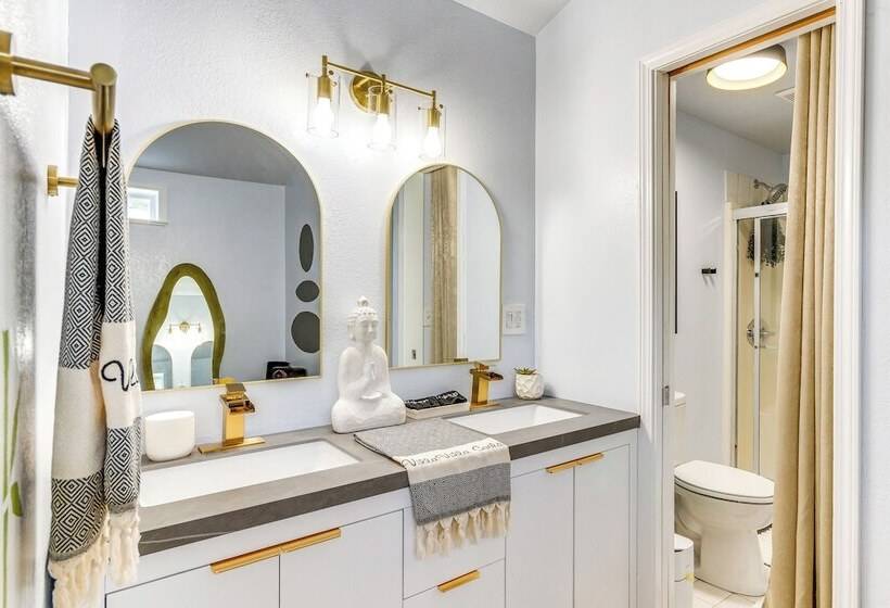 Retro Tropical Pensacola Home   3 Mi To Downtown!