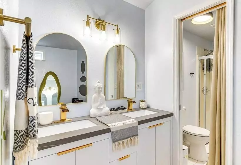 Retro Tropical Pensacola Home   3 Mi To Downtown!