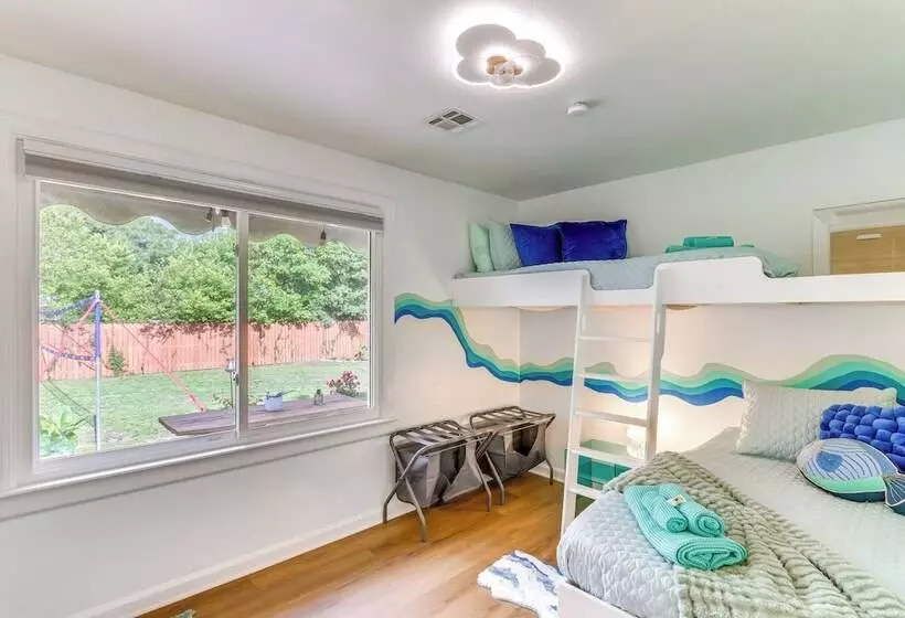 Retro Tropical Pensacola Home   3 Mi To Downtown!