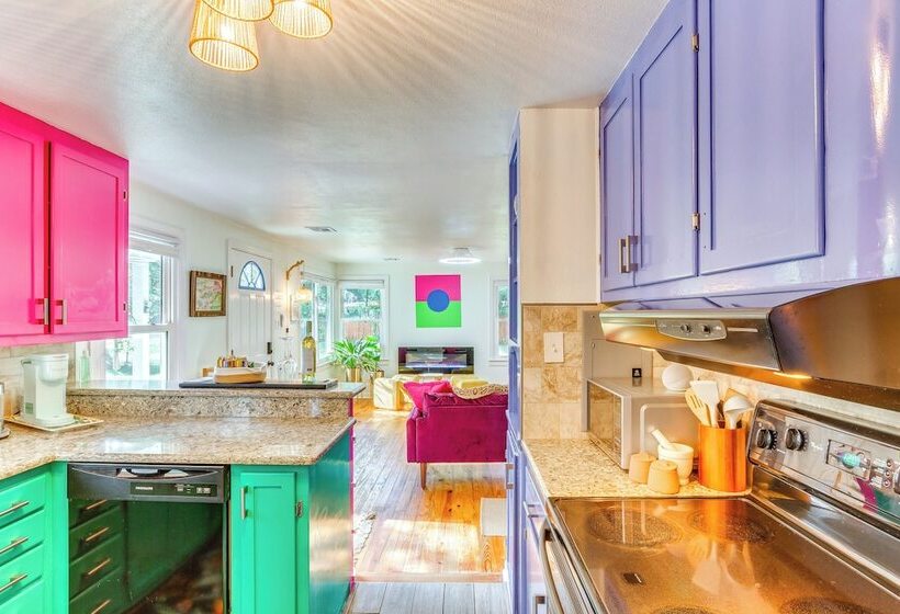 Retro Tropical Pensacola Home   3 Mi To Downtown!