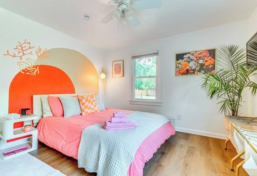 Retro Tropical Pensacola Home   3 Mi To Downtown!